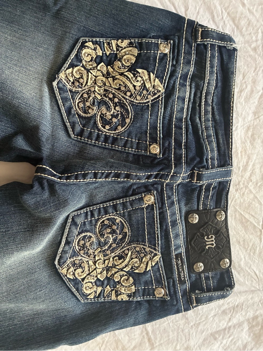 MISSME JEANS SIZE 26- Blue Embroidered Women’s Jeans with Decorative Back Pocket